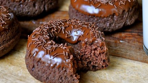 Donas de chocolate horneadas: receta fácil - Cocinero Aficionado